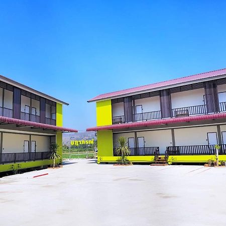 Chadaporn Mae Chaem Hotel Exterior photo